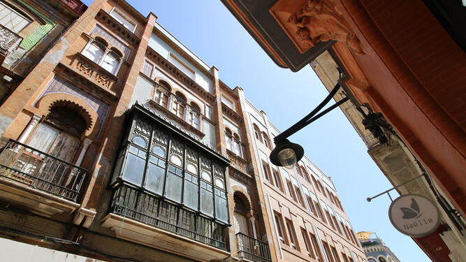 Sólo se mantendrá la fachada de este edificio de la calle Palacio construido por Monís.
