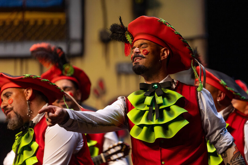 Im&aacute;genes de la actuaci&oacute;n de la murga de Huelva "Los Lope de Pega" en el Carnaval Colombino
