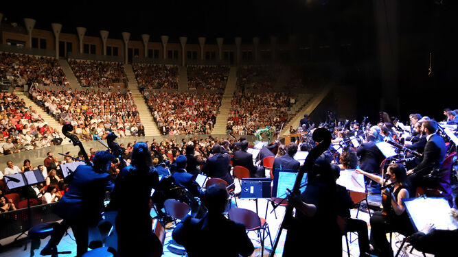 Im&aacute;genes de la Orquesta Internacional de Directores en concierto en el Foro